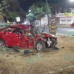 Conductor de vehículo pierde la vida al chocar su unidad