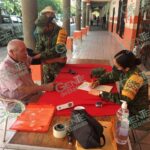 Personal militar realiza labor social en Aguililla