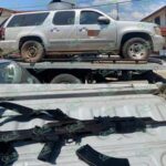 Detienen a dos presuntos delincuentes y les aseguran armas y equipo táctico
