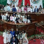 Participan niñas de Aquila en el Parlamento Infantil de Michoacán
