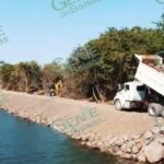 Protegen a Boca de Apiza de inundaciones con enrocado en Río Coahuayana