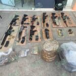 Investigan a 8 presuntos delincuentes, detenidos en poder de un arsenal