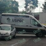 Localizan cadáver de un hombre tirado sobre una banqueta