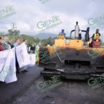 Arranca Bedolla rehabilitación de tramo carretero en Tangancícuaro