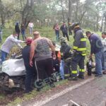 Choque de frente deja dos muertos y tres lesionados