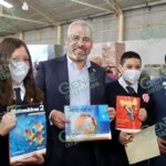 Arranca Bedolla distribución de más de un millón de libros de texto para secundaria