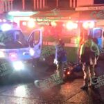 Muere mujer motociclista, al colisionar su unidad contra un taxi