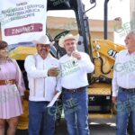 Con 316 mdp, Bedolla entregó maquinaria a 78 municipios