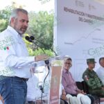 Arranca Bedolla rehabilitación de tramos carreteros en Tierra Caliente