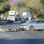Muere motociclista al impactarse contra un automóvil en Jacona
