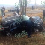 Muere en volcadura una mujer y otras dos personas resultan heridas