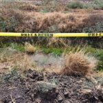 Localizan cadáver de un hombre en un canal de aguas negras