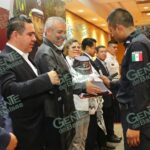 Entrega Bedolla uniformes y equipo a la Policía Auxiliar para reforzar la seguridad