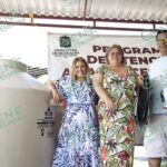 Dip. Julieta García Zepeda entrega tinacos, láminas y cemento en LC