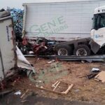 Choque entre tres tráileres y un auto, dejó saldo de 4 muertos
