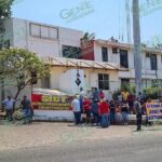 Amenazan con bloqueo carretero; se plantaron ejidatarios frente a SICT LC