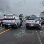 Encontronazo entre camioneta y camión de pasajeros, deja 2 muertos y 22 heridos