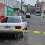 Roban 100 mil pesos a pasajera y luego hieren de un balazo al taxista