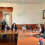 Recibe Elías Ibarra a 5 michoacanas repatriadas desde Medio Oriente