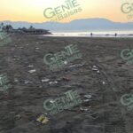 Inundan con basura a la playa de Boca de Apiza