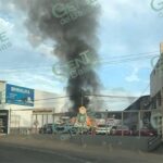 Incendian vehículos en la colonia Zumpimito de Uruapan