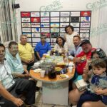 Comunicadores y amistades, parten la Rosca de Reyes en Gente del Balsas