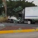 Choque de tráiler y camioneta deja tres personas sin vida