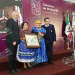 Entrega Bedolla a cocineras tradicionales premio internacional de gastronomía