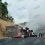 Trailero resulta lesionado al volcar su pesada unidad
