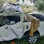 Fallecen tres personas en choque de auto contra un árbol