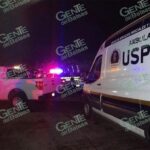 Tiran en un puente, cadáver baleado de un hombre