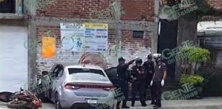 Moto sicarios persiguen hasta asesinar a balazos a un automovilista