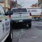 Sujetos armados bajan de un vehículo a un hombre y lo asesinan