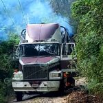 Muere electrocutado conductor de camión aguacatero