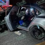 Choque de auto contra tacto camión, deja un muerto y un lesionado en la Siglo XXI