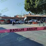 Dentro de una cajuela de un auto, localizan cadáveres de dos hombres