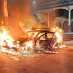 En Cuitzeo, incendian taxi y le dejan un narco mensaje