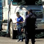 A balazos impiden robo de tracto camión nodriza
