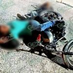 Acribillan a balazos a dos jóvenes motociclistas en Apatzingán