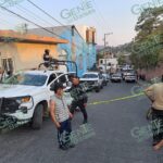 Dentro de un taller mecánico, asesinan a un hombre