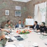 Se reúne Alfonso Martínez con mandos militares y civiles para afianzar coordinación