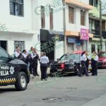 Adolescente se lesiona al querer poner un clavo en una bala