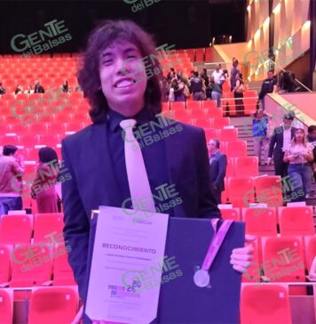 Entregan Premio Michoacano de la Juventud a José Andrés Lemus, de LC