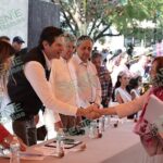 Brinda Alfonso Martínez certeza jurídica a colonos de la tenencia Morelos