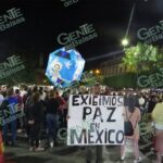 Se congregan cientos de personas en el fin de novenario por Carlos Manzo