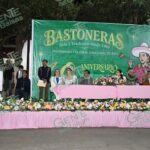 Memo Valencia padrino de Las Bastoneras de Ario de Rosales en su 40 aniversario