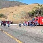 Se une Conafe Región Coahuayana a paro nacional; toman crucero El Trikis