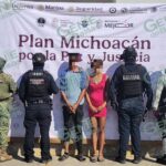 Detienen a dos presuntos asaltantes; les aseguran arma, droga y dinero