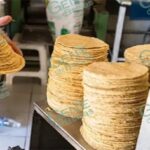 Tienen Aquila y Coahuayana la tortilla más cara de Michoacán