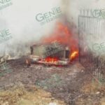 Localizan cadáver calcinado dentro de una camioneta incendiada